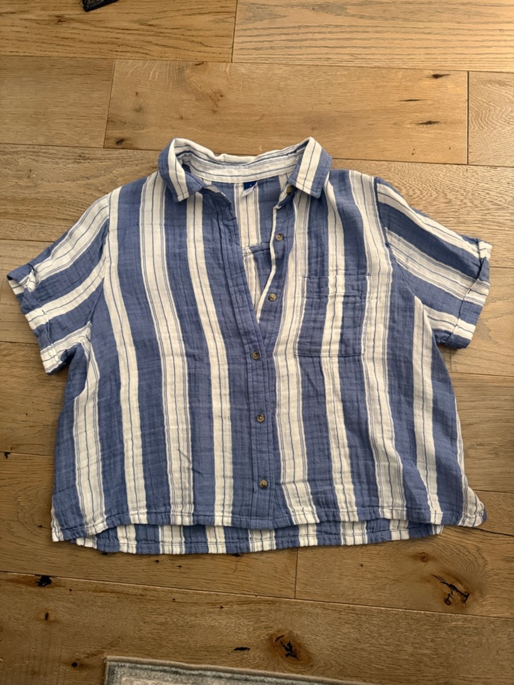 Old Navy Blue & White Striped Short-Sleeve Button Down Shirt